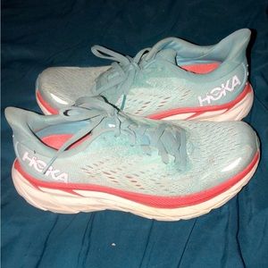 Women size 6 hoka shoes